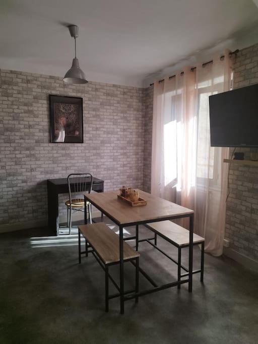 Jolie Maison De Bourg Tout Equipee 10Km D'Ambert Saint-Amant-Roche-Savine 外观 照片
