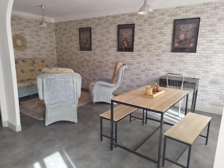 Jolie Maison De Bourg Tout Equipee 10Km D'Ambert Saint-Amant-Roche-Savine 外观 照片